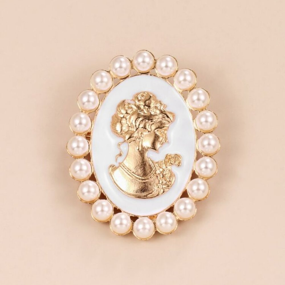 Brooch - Picture 1 of 3